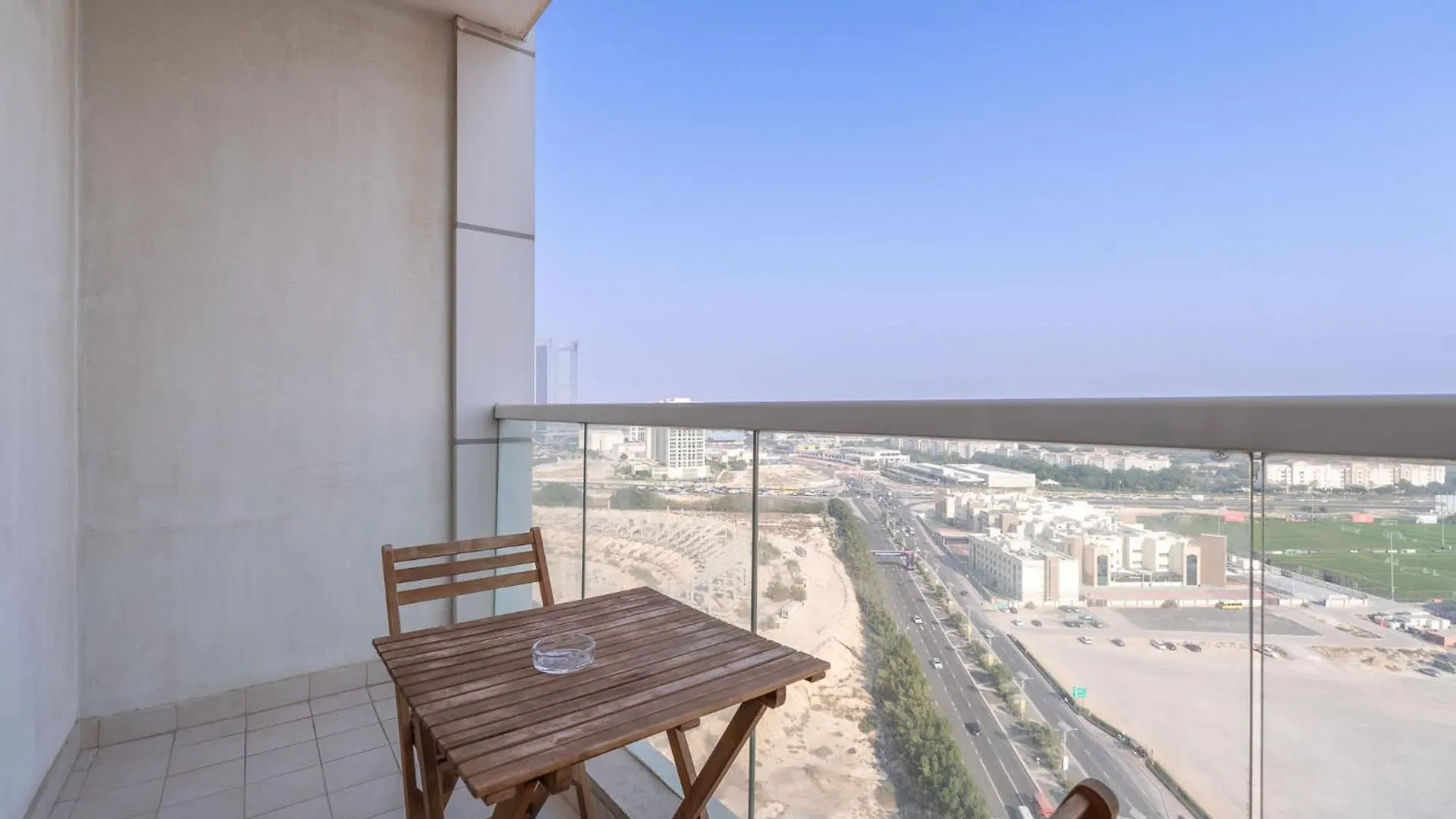 Apartment Charming, Sun-Filled 1-Bedroom In Red Residence, Dubai Sports City