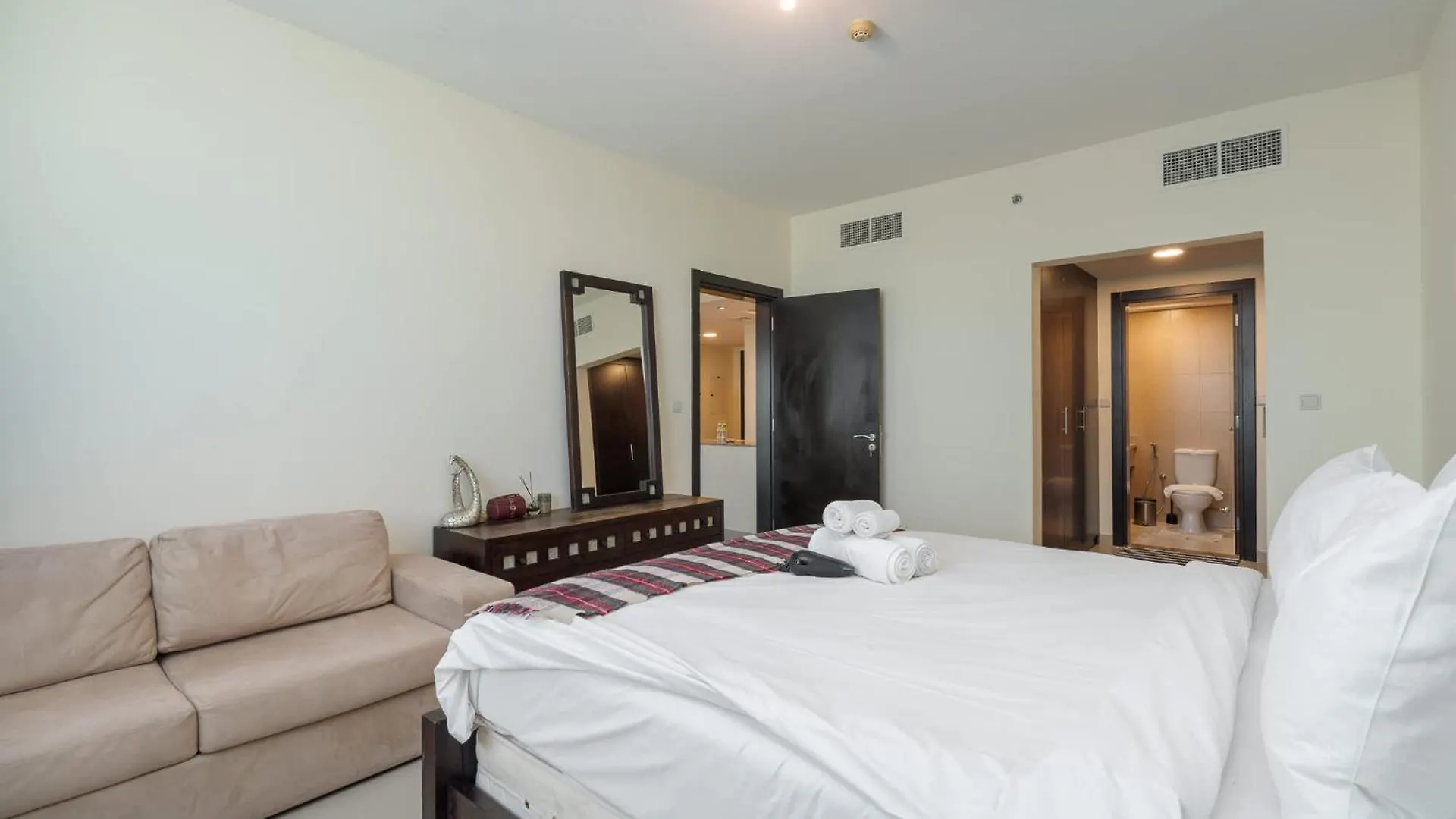 Charming, Sun-Filled 1-Bedroom In Red Residence, Dubai Sports City 0*,  United Arab Emirates