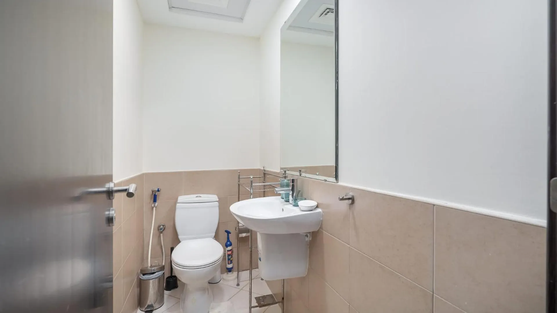 Apartment Charming, Sun-Filled 1-Bedroom In Red Residence, Dubai Sports City United Arab Emirates